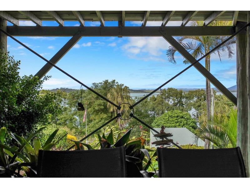 18 Ferries Terrace, Sarina Beach QLD 4737