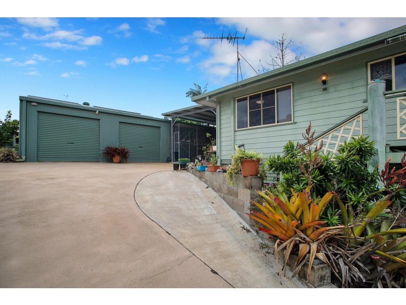 18 Ferries Terrace, Sarina Beach QLD 4737