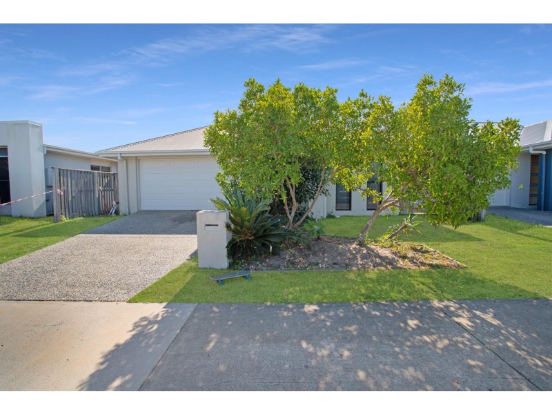 57 Scarborough Circuit, Blacks Beach QLD 4740