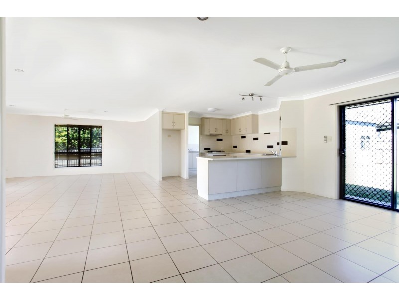 33 Deguara Avenue, Armstrong Beach QLD 4737