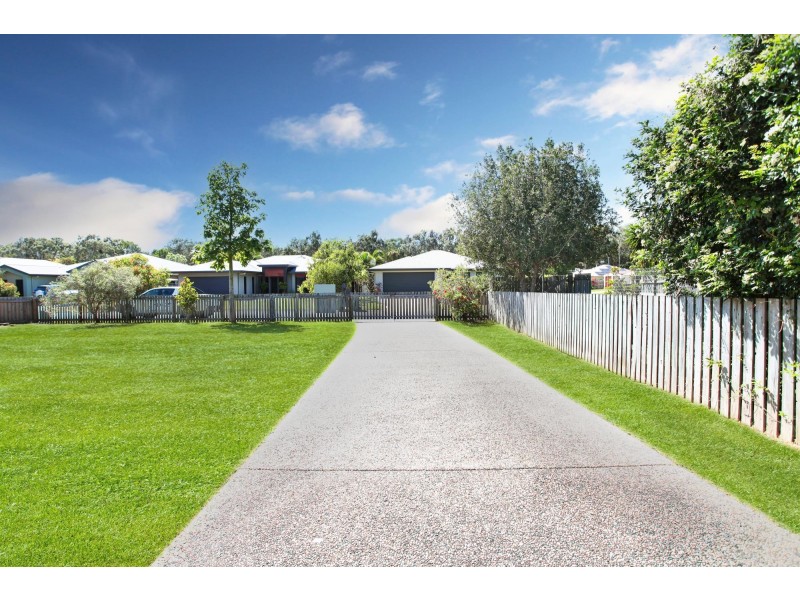 33 Deguara Avenue, Armstrong Beach QLD 4737