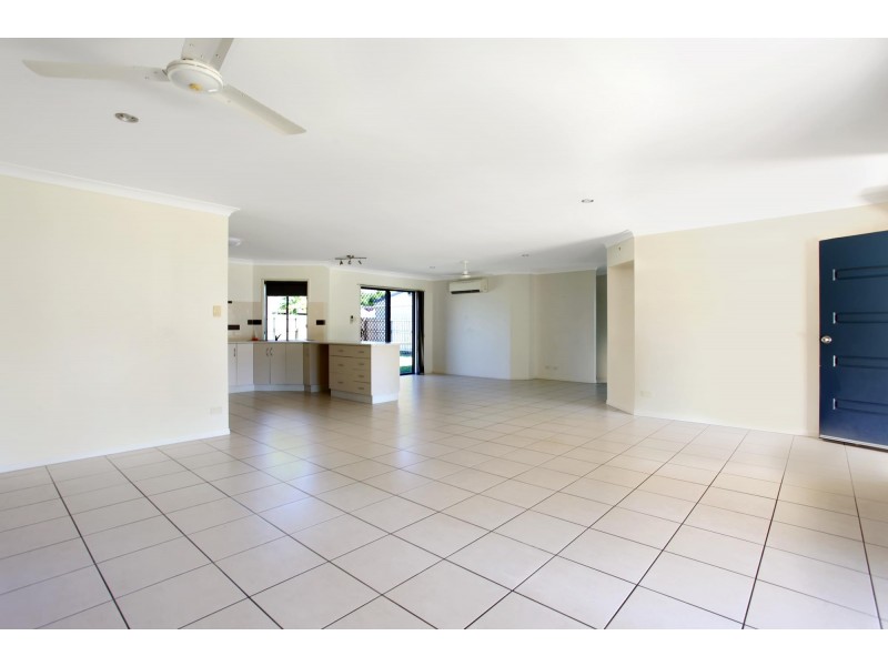 33 Deguara Avenue, Armstrong Beach QLD 4737