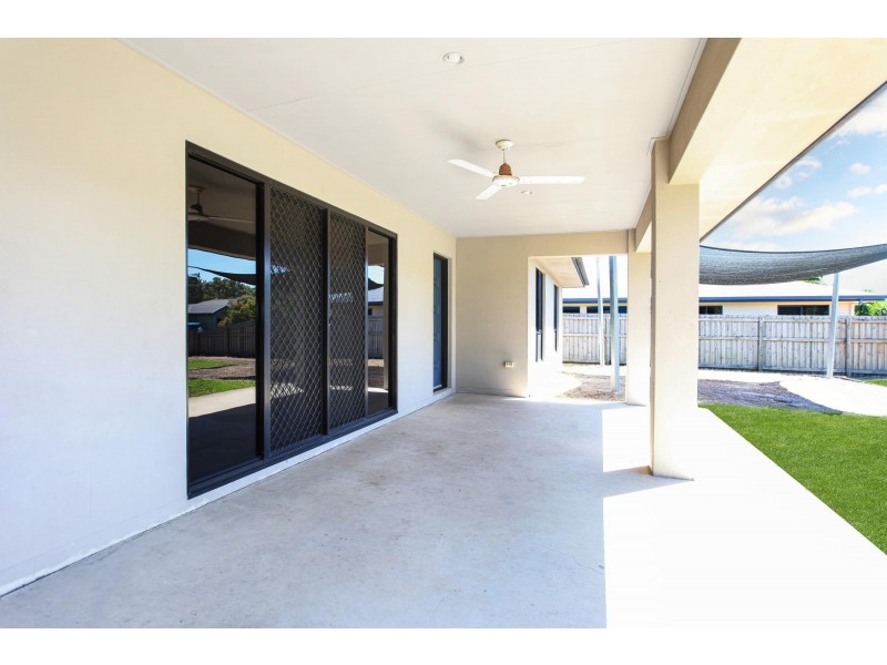 33 Deguara Avenue, Armstrong Beach QLD 4737