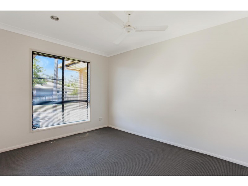 33 Deguara Avenue, Armstrong Beach QLD 4737