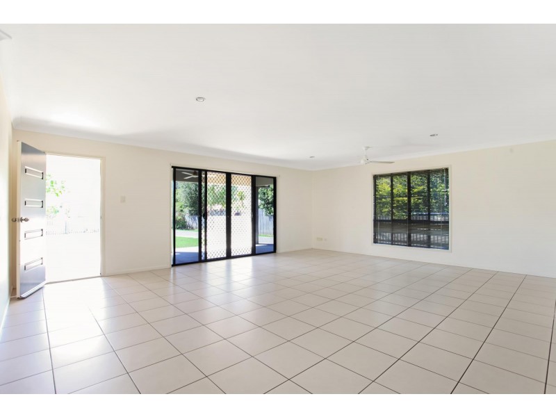 33 Deguara Avenue, Armstrong Beach QLD 4737