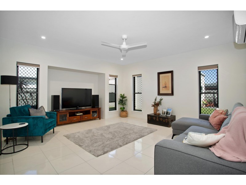 9 Eros Crt, Ooralea QLD 4740