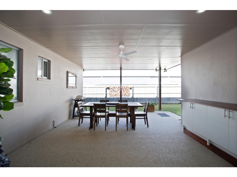 9 Eros Crt, Ooralea QLD 4740