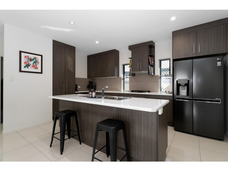 9 Eros Crt, Ooralea QLD 4740