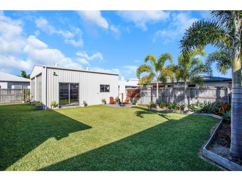 9 Eros Crt, Ooralea QLD 4740