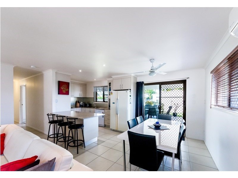 27 Davey Street, Glenella QLD 4740