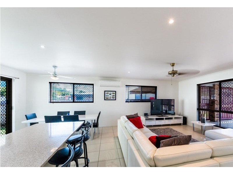 27 Davey Street, Glenella QLD 4740