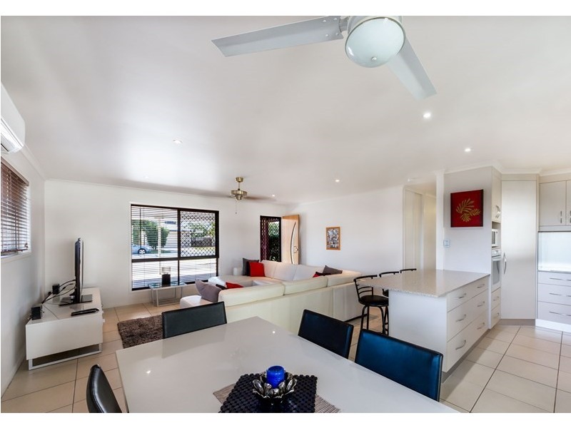 27 Davey Street, Glenella QLD 4740