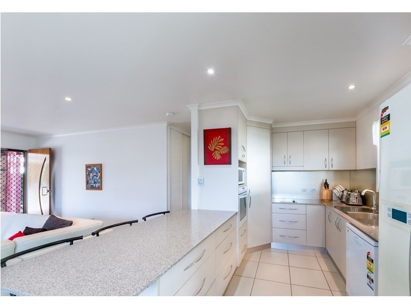 27 Davey Street, Glenella QLD 4740