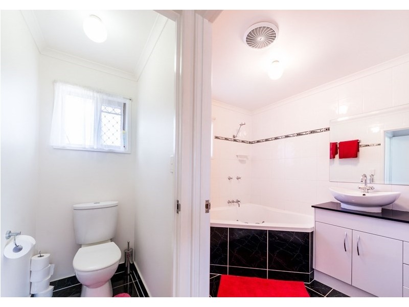 27 Davey Street, Glenella QLD 4740