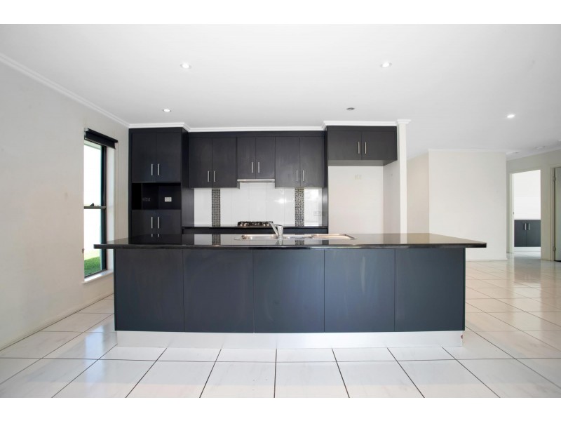 66 Makybe Diva Drive, Ooralea QLD 4740