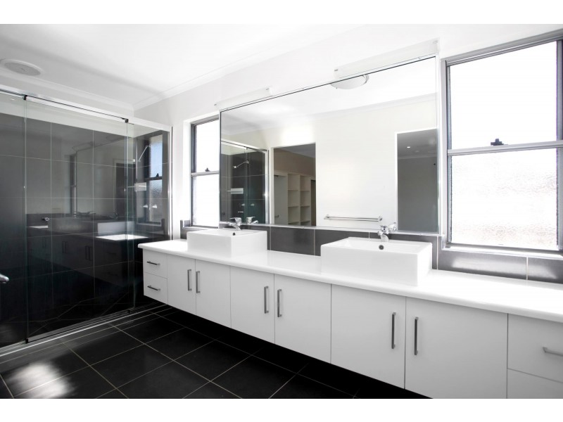 66 Makybe Diva Drive, Ooralea QLD 4740