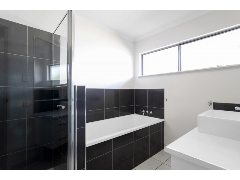 66 Makybe Diva Drive, Ooralea QLD 4740