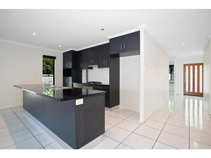 66 Makybe Diva Drive, Ooralea QLD 4740