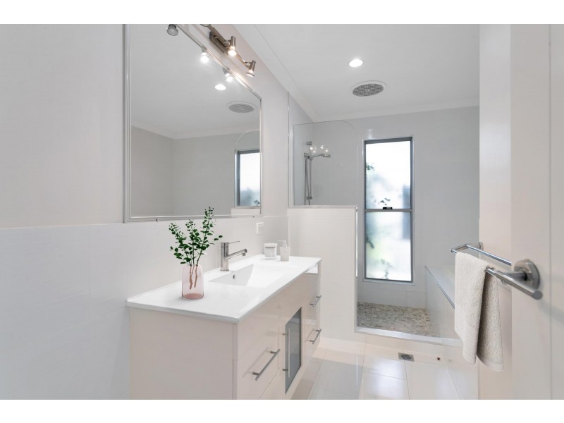 10 Montgomery Street, Rural View QLD 4740