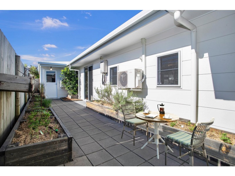 10 Montgomery Street, Rural View QLD 4740