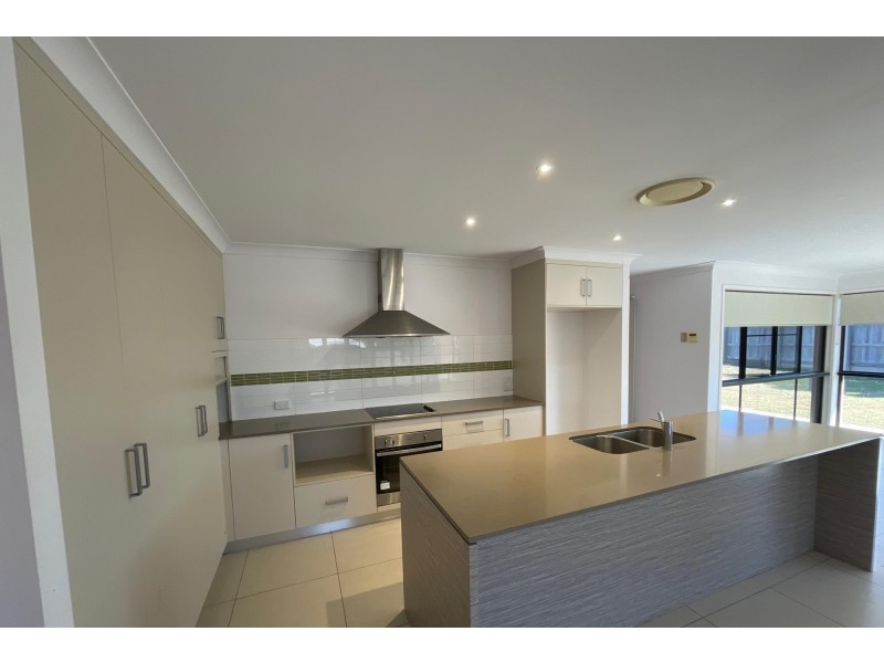 17 MacPherson Street, Moranbah QLD 4744