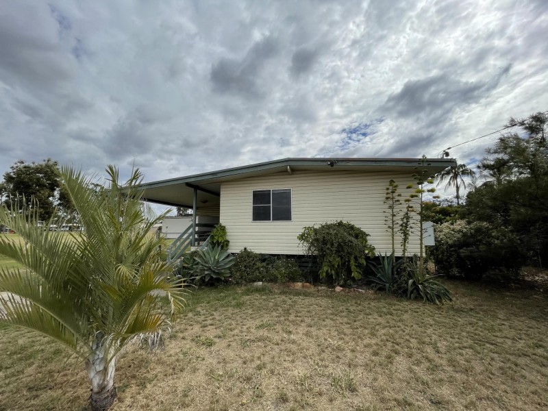 16 Yeates Crescent, Dysart QLD 4745