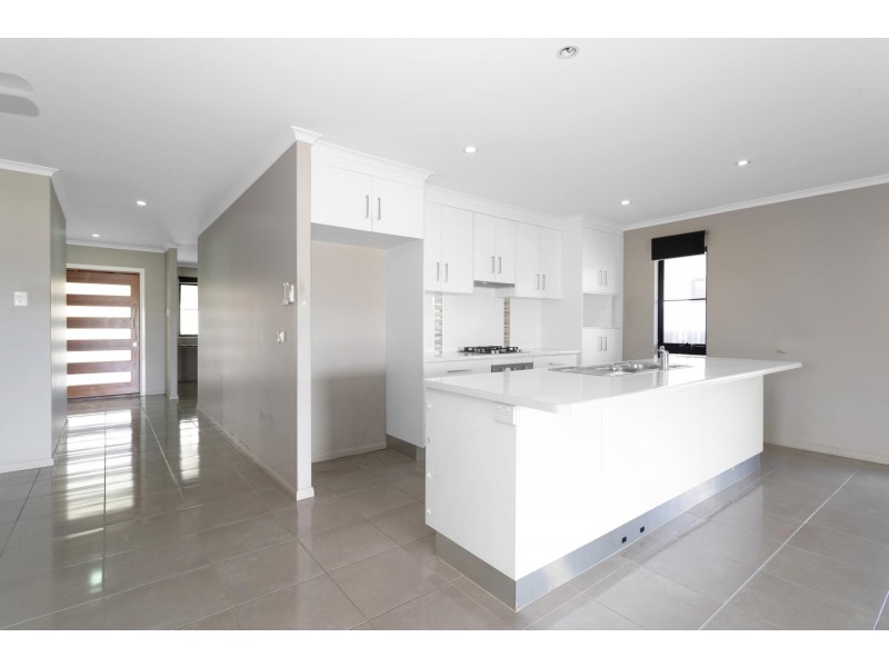 51 Makybe Diva Drive, Ooralea QLD 4740