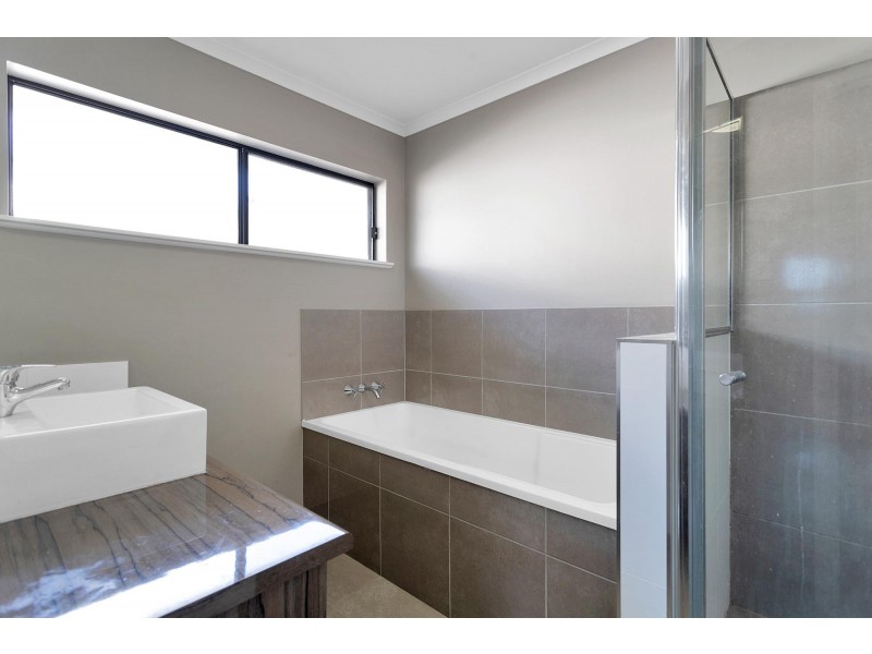 51 Makybe Diva Drive, Ooralea QLD 4740