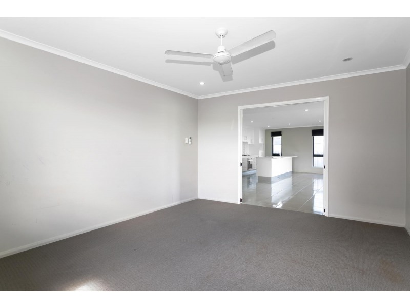 51 Makybe Diva Drive, Ooralea QLD 4740