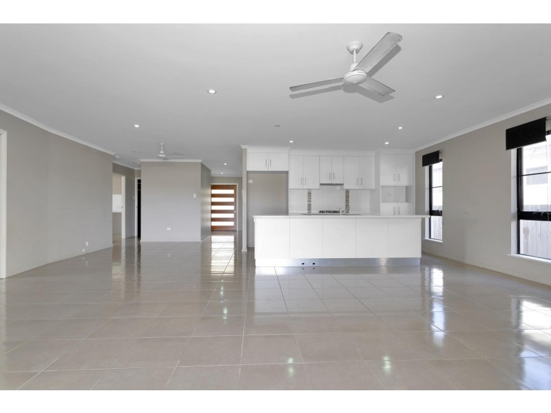 51 Makybe Diva Drive, Ooralea QLD 4740