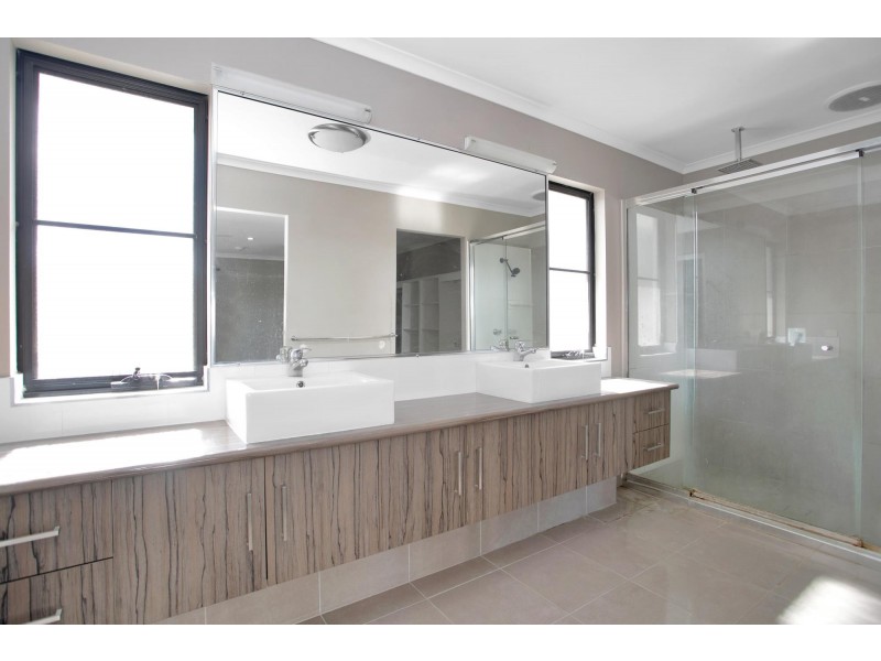 51 Makybe Diva Drive, Ooralea QLD 4740