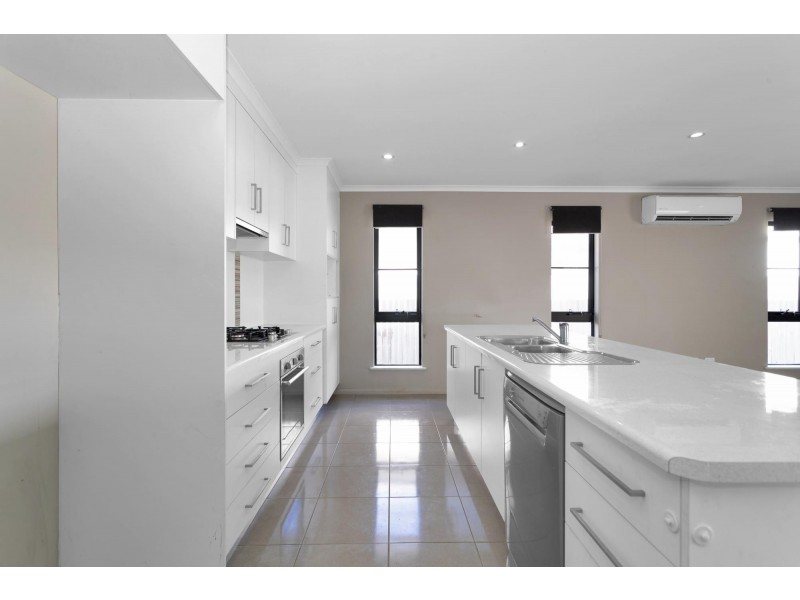 51 Makybe Diva Drive, Ooralea QLD 4740