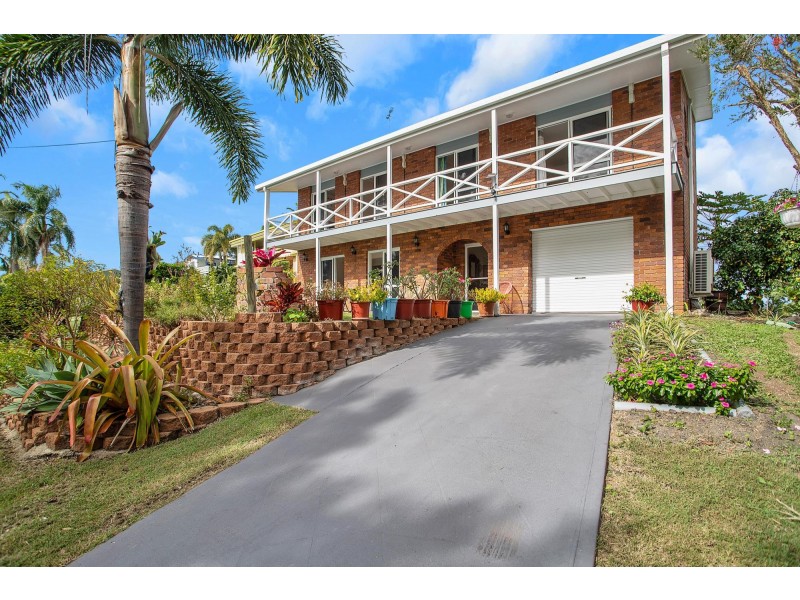 2 Antoney Lane, Sarina Beach QLD 4737