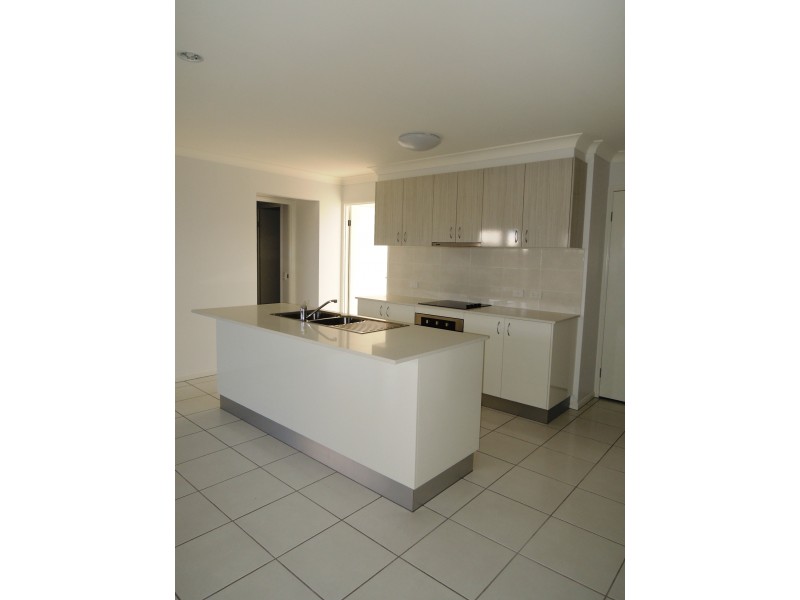 175 Whitehaven Drive, Blacks Beach QLD 4740