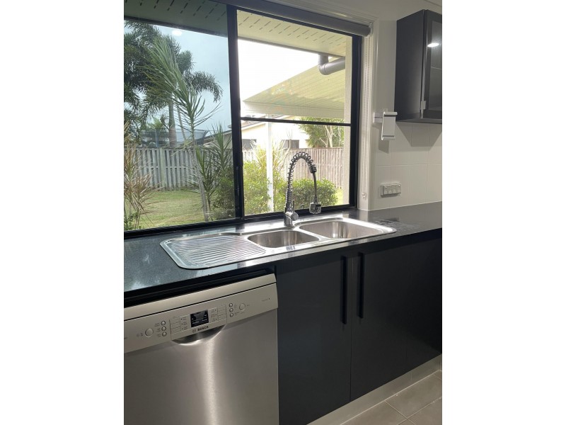 34 Coogee Terrace, Blacks Beach QLD 4740