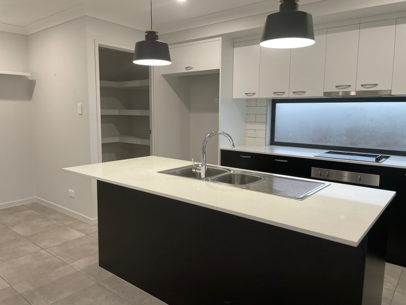 9 Holyman Street, Rural View QLD 4740