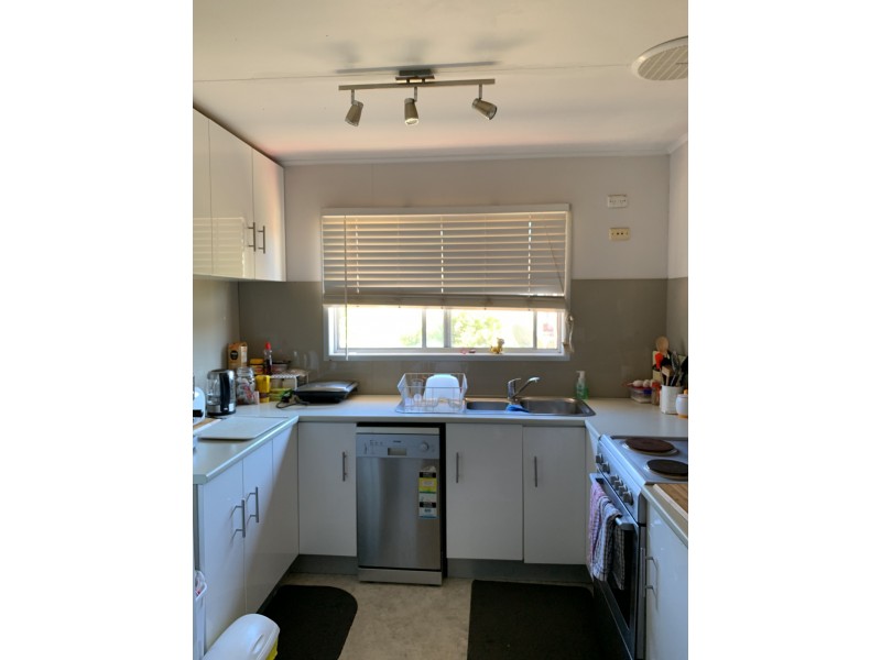 27 Bradman Street, Moranbah QLD 4744