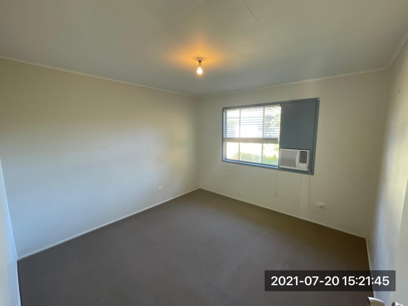 27 Bradman Street, Moranbah QLD 4744