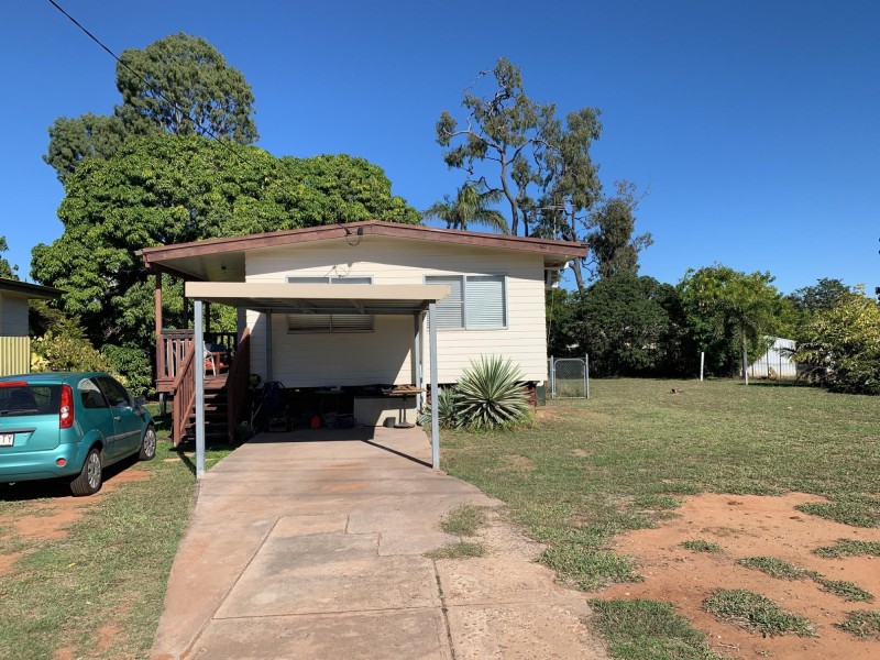27 Bradman Street, Moranbah QLD 4744