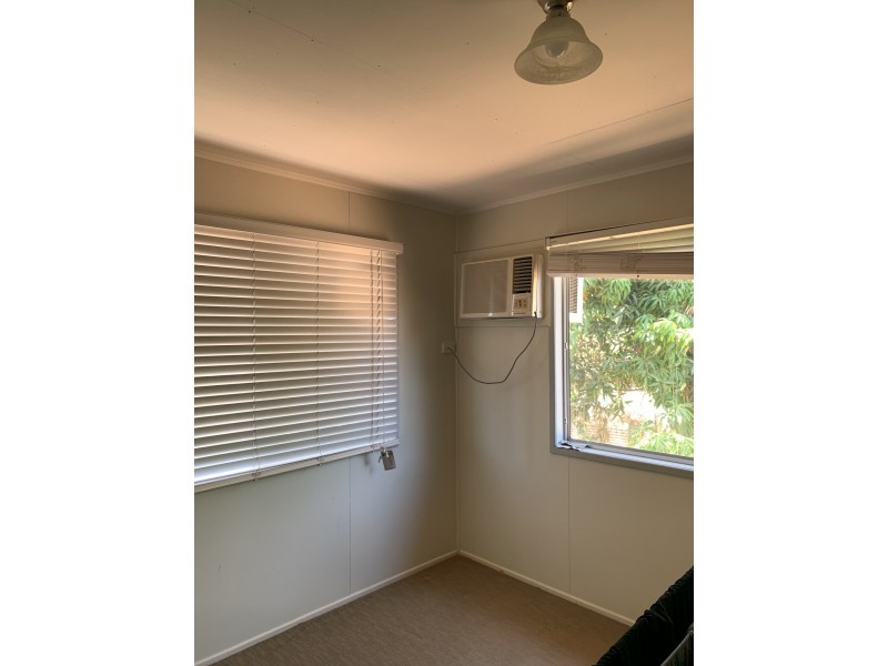 27 Bradman Street, Moranbah QLD 4744