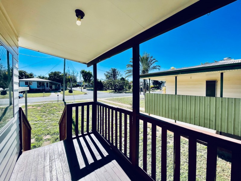 27 Bradman Street, Moranbah QLD 4744