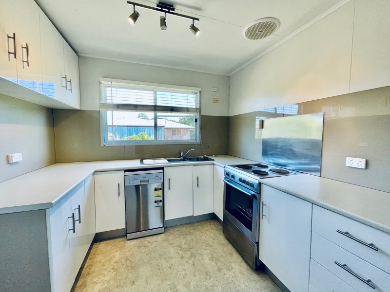 27 Bradman Street, Moranbah QLD 4744