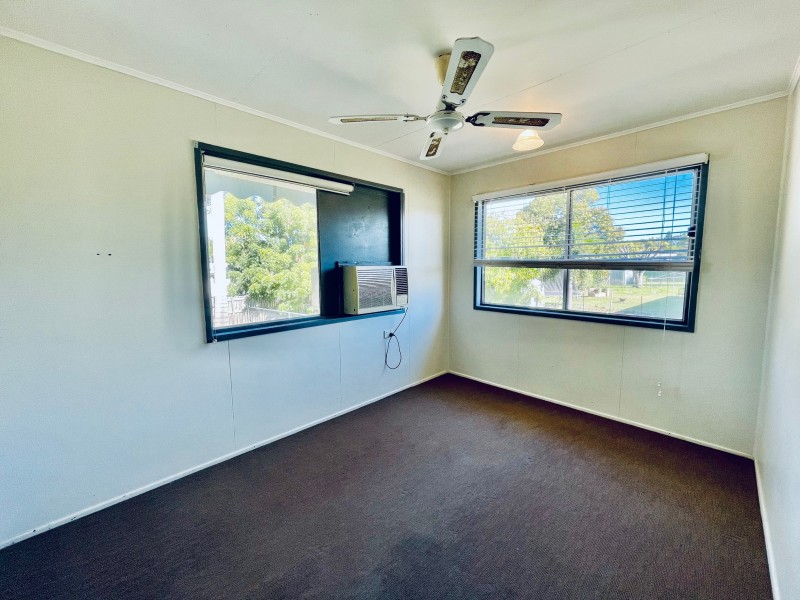 27 Bradman Street, Moranbah QLD 4744