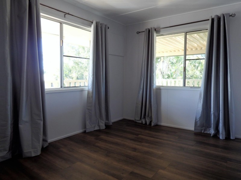 30 Middle Crescent, Dysart QLD 4745