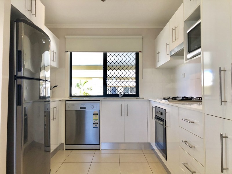 2/5 Atkinson Street, Middlemount QLD 4746