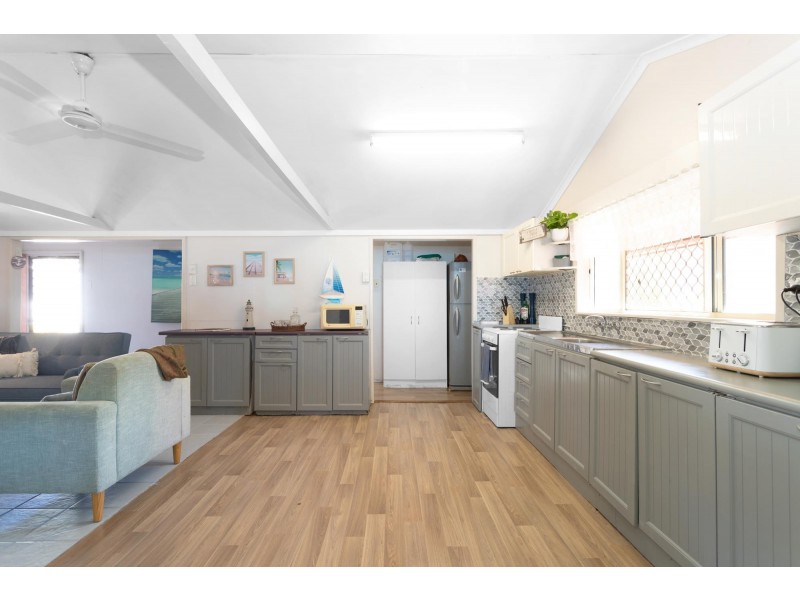 21 Colonial Drive, Clairview QLD 4741