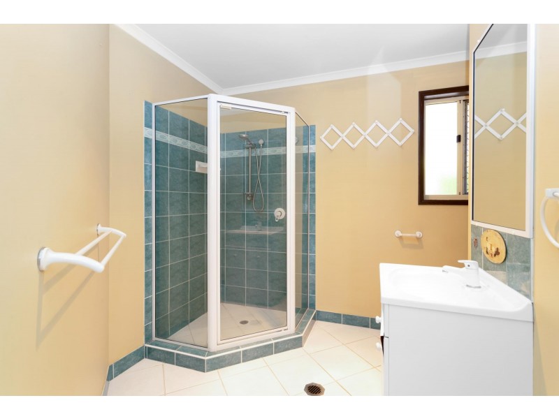 17 Dumfries Court, Beaconsfield QLD 4740