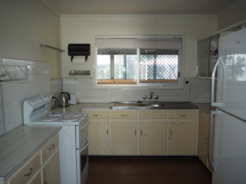 2 Armstrong Cres, Dysart QLD 4745