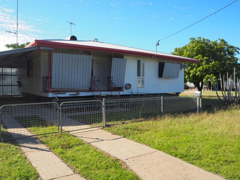 2 Armstrong Cres, Dysart QLD 4745