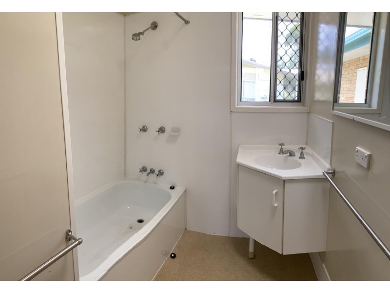 10 Centenary Drive, Middlemount QLD 4746